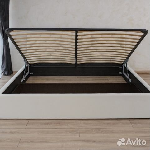 Кровать двуспальная