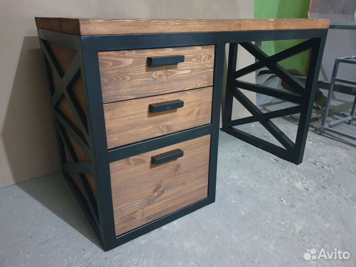 Стол письменный