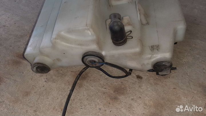 Бачок омывателя Киа Соренто 1