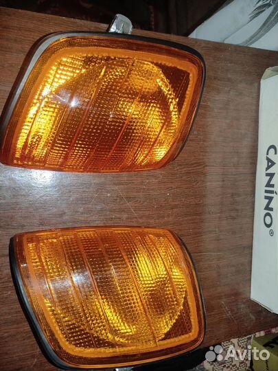 Мерседес 124 указатель поворотов новые.Поворонтик