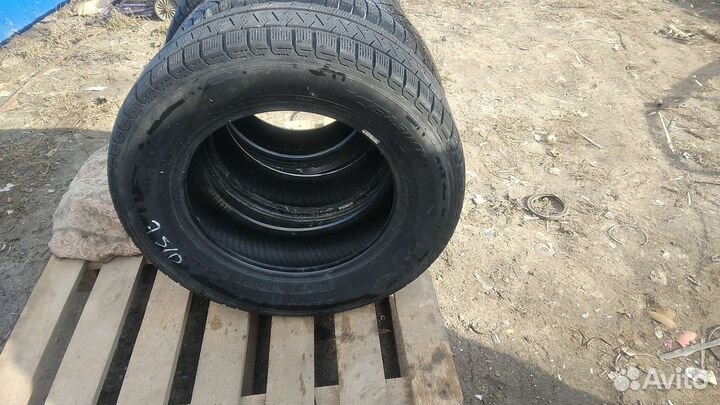 Pirelli Ice Asimmetrico 215/65 R16