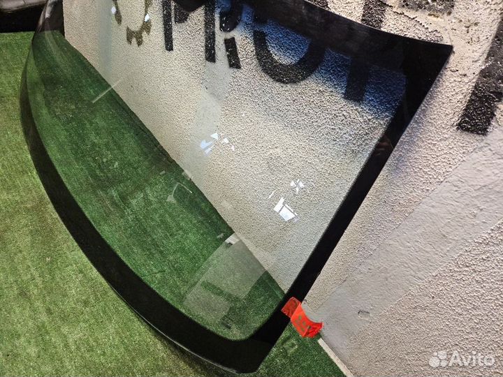 Стекло лобовое на Vovo S60 1 KMK