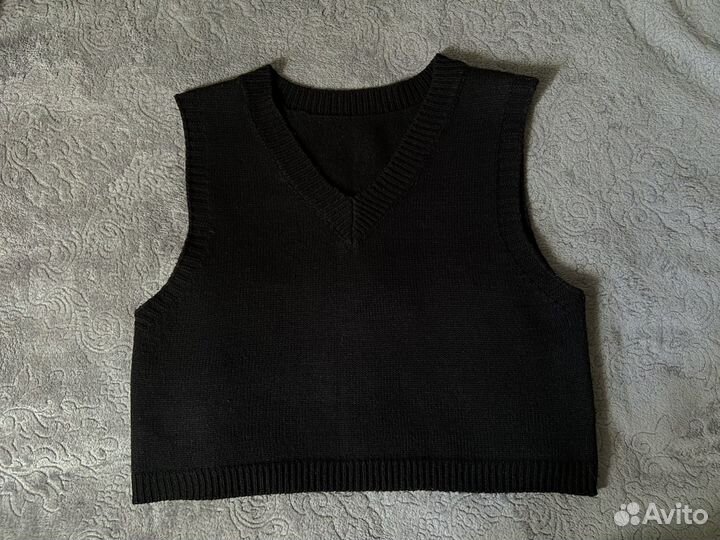 Жилет вязаный