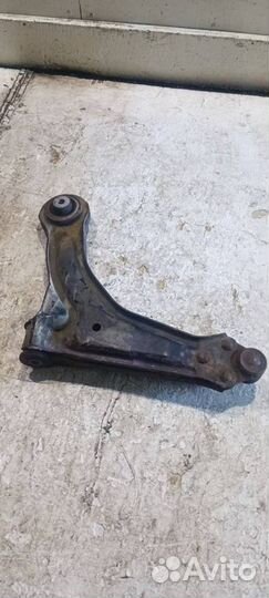 Рычаг передний правый нижний