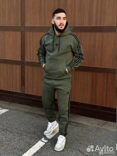 Спортивный костюм adidas