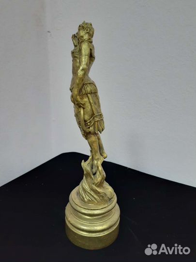 Бронзовая статуэтка