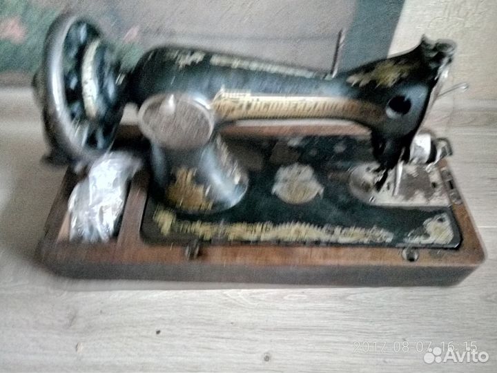 Швейная машина 