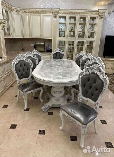 Кухонный стол и стулья комплект