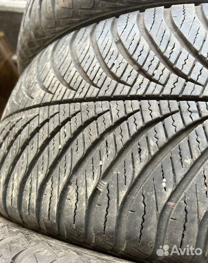 Goodyear Vector 4Seasons Gen-2 235/55 R17