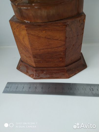 Статуэтка из сандалового дерева