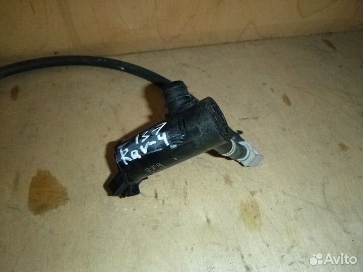 Насос омывателя ветрового стекла toyota RAV 4 2013