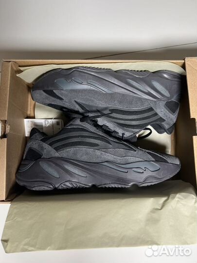 Кроссовки Yeezy Boost 700 v2 Vanta