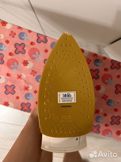 Гладильная доска и утюг