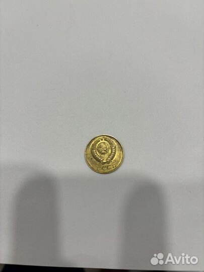 Монета там есть штамп с буквой Л