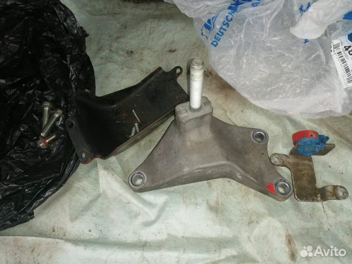 Кронштейн АКПП ягуар х-тайп