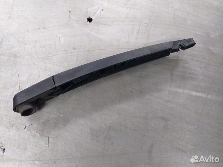 Поводок заднего стеклоочистителя Пежо 308