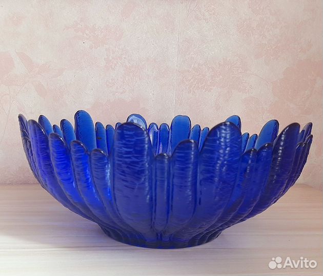 Ваза для фруктов из синего стекла
