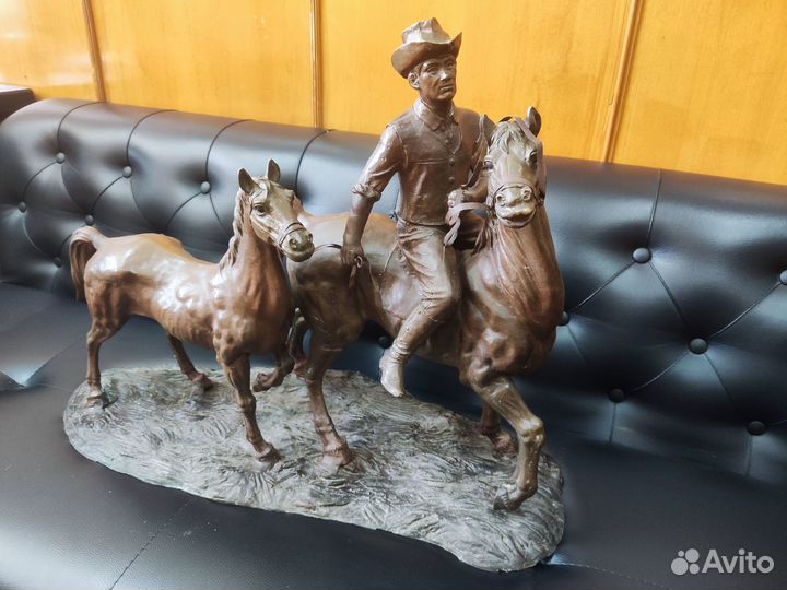 Бронзовая скульптура с лошадьми