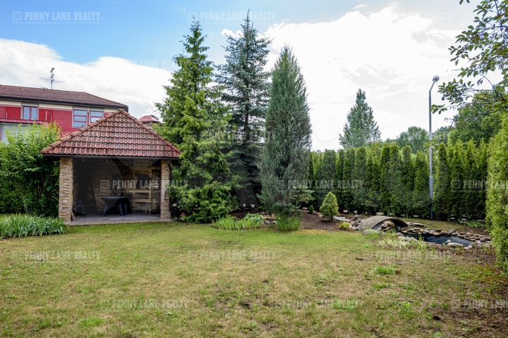 Коттедж 296 м² на участке 6 сот.