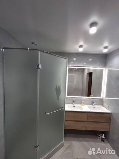 Стеклянные перегородки в ванную