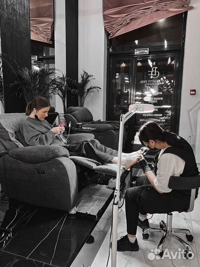 Мастер маникюра и педикюра