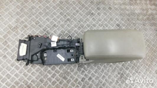 Подлокотник центральный jeep grand cherokee WK2 (1