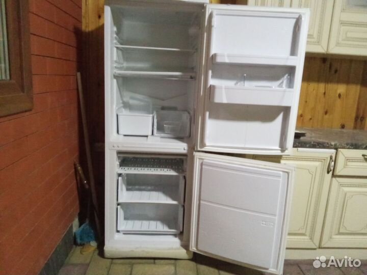 Холодильник indesit