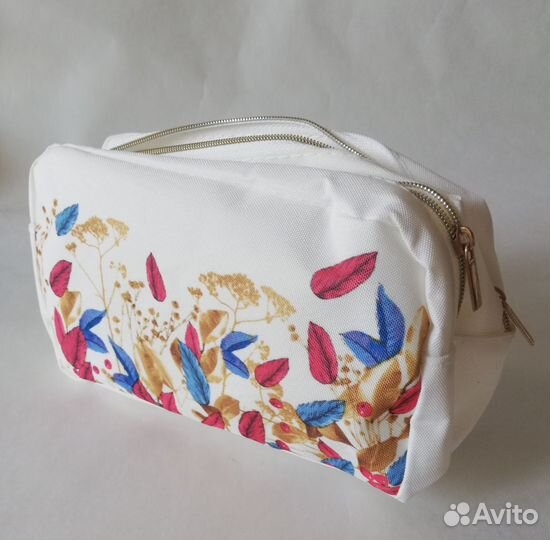 Косметичка от Ив Роше. Хороший подарок