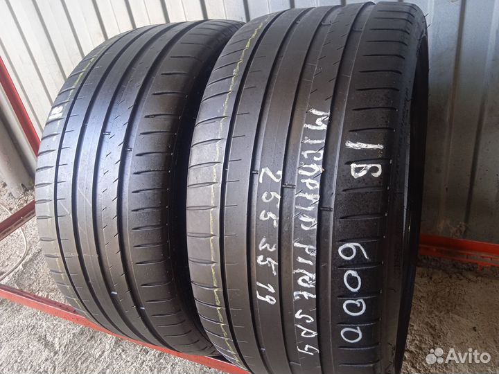 Michelin Pilot Sport 4 255/35 R19