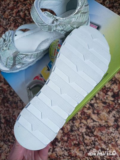 Босоножки новые для девочки сандалии 33 размер