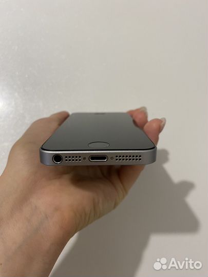 iPhone SE, 32 ГБ