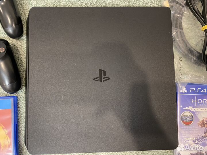 Sony PS4 slim 1Tb +2джоя