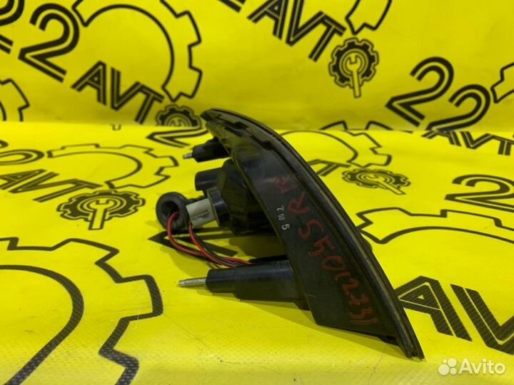 Стоп сигнал в крышку багажника задний правый