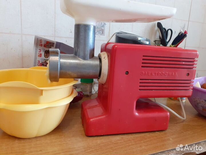 Мясорубка электрическая 