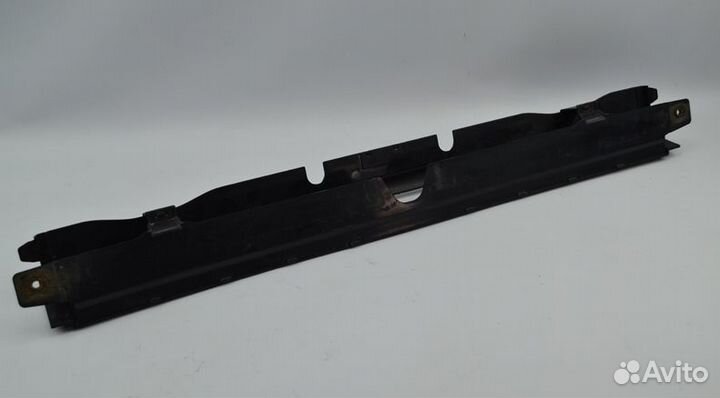 Пластиковая накладка под лобовым стеклом средняя ч