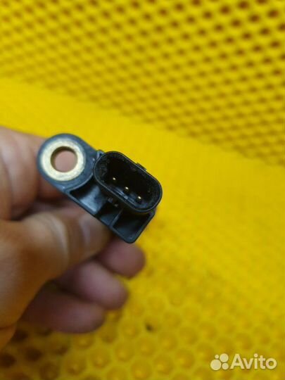 Датчик положения коленвала Volkswagen Touareg 7P