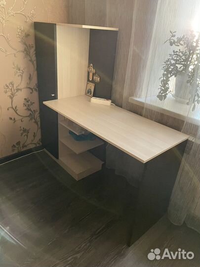 Письменный стол