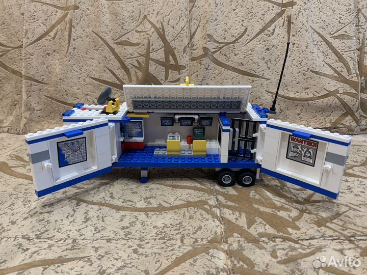 Lego City 60044 (в подарок lego city 60002)