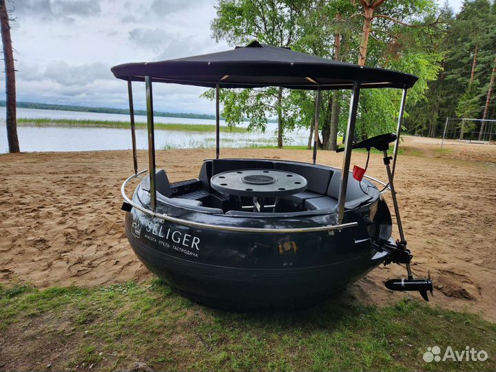 Лодка барбекю с грилем и мотором