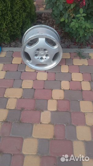 Продам литые диски r15 оригинал на мерседес
