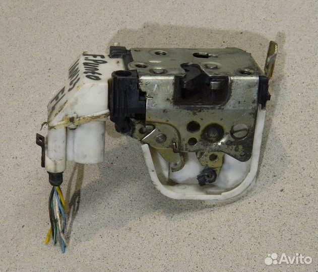 Замок двери левой Fiat Punto 176