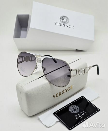 Солнцезащитные очки Versace