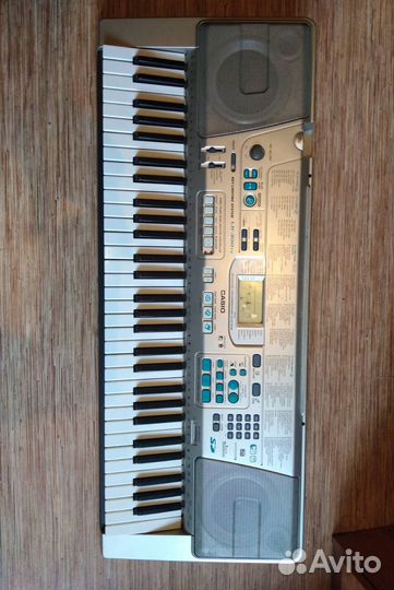 Cинтезатор Casio LK-300TV