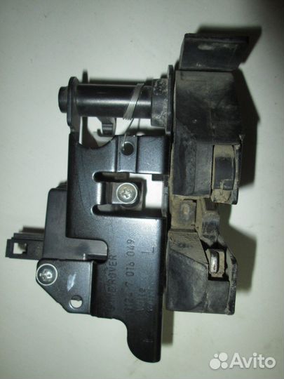 Замок багажника нижний левый