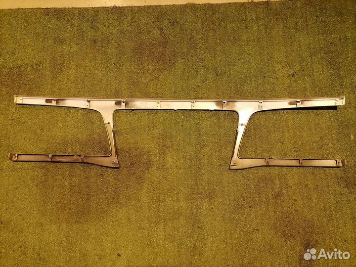 Накладка задней двери Toyota Grand Hiace KCH10wkch