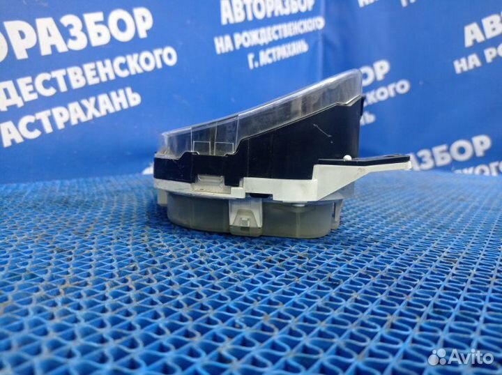 Панель приборов Mazda Demio 2 хэтчбек ZJ-VE 2003