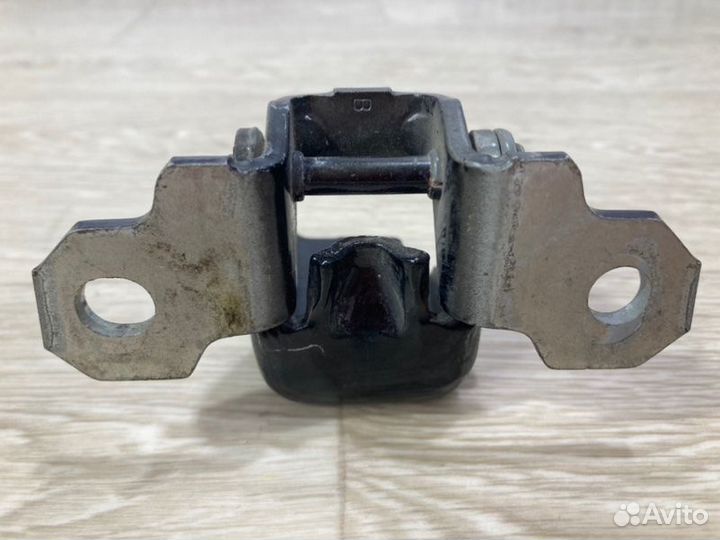 Петля двери Renault Fluence 2010-2017