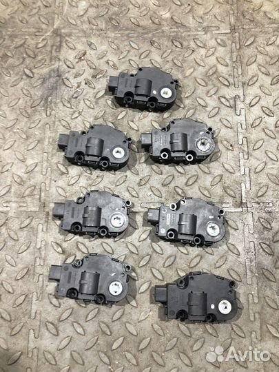 Моторчик привода заслонок отопителя