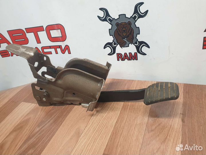 Педаль тормоза Renault Sandero Stepway 2