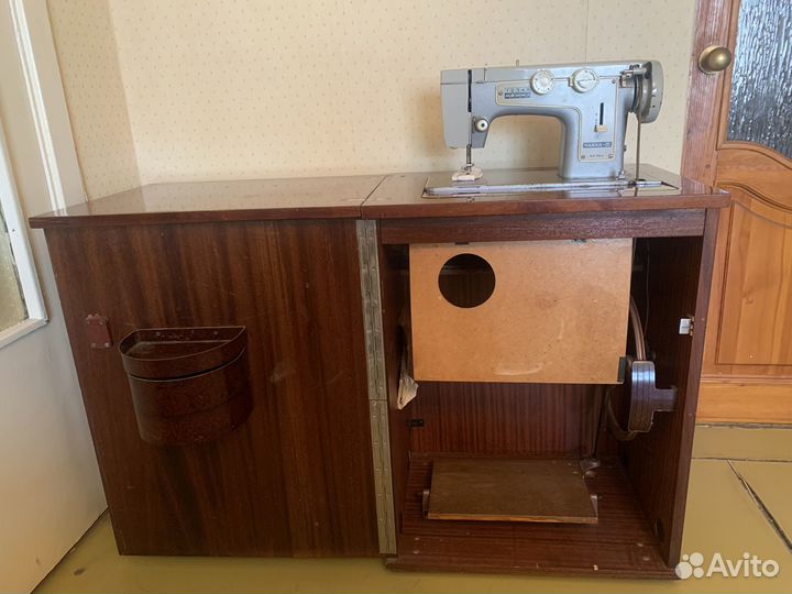 Швейная машинка Чайка 3